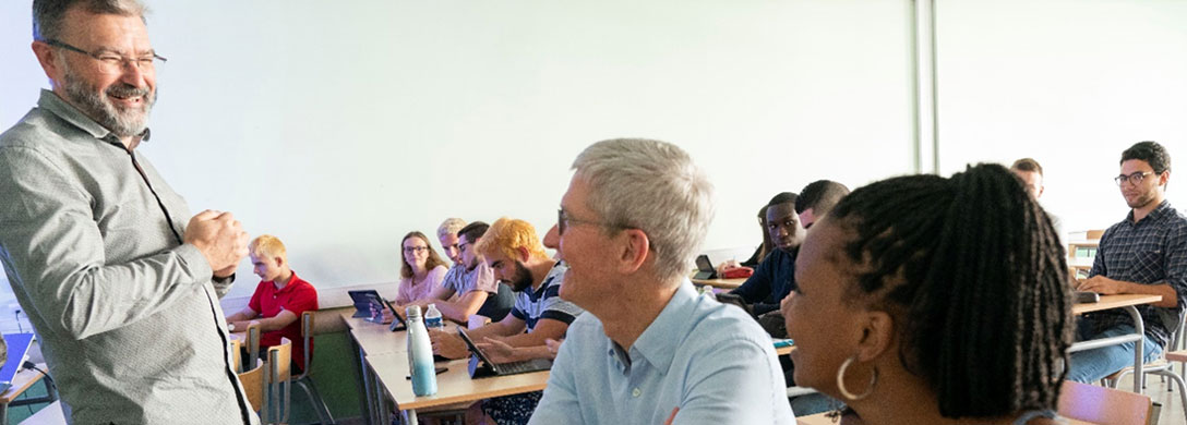 October 2019: Christophe Fiorio gave a lecture at Polytech Montpellier on Mobile App Development in front of Tim Cook, CEO of Apple.